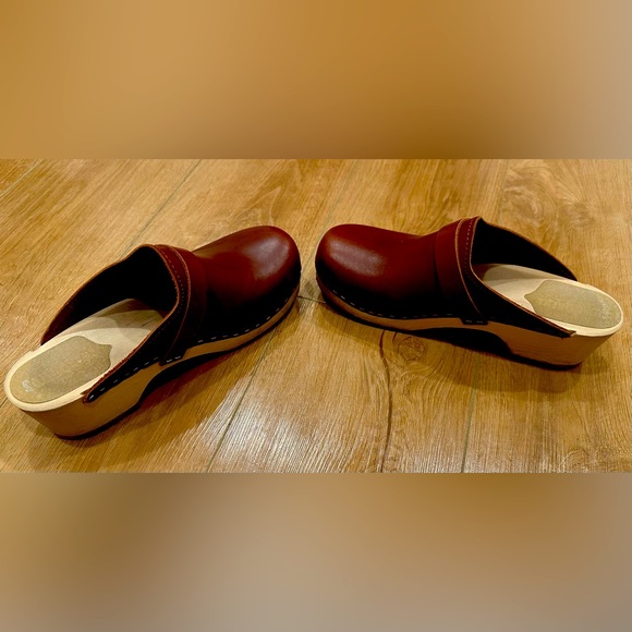 Sandgrens Swedish Handmade Wooden Clog Mule. Color Cognac - Picture 5 of 7
